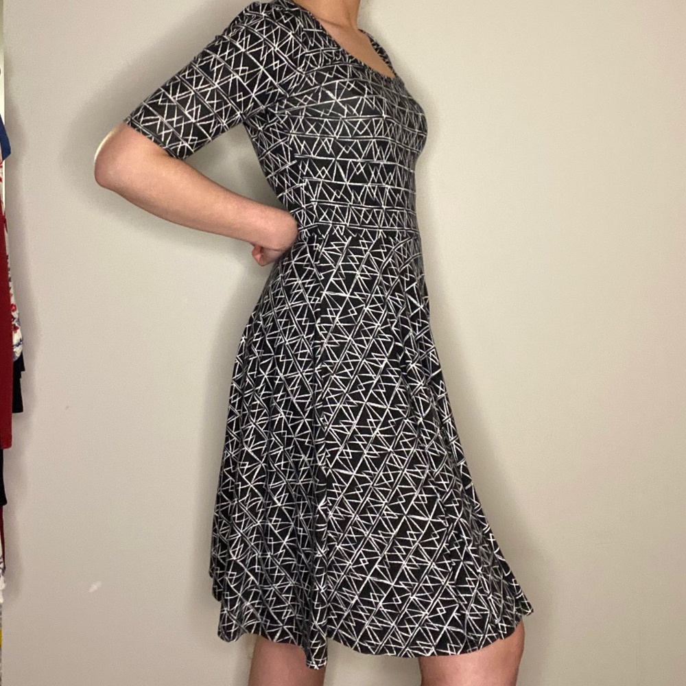LuLaRoe M Abstract Dress. - Picture 2 of 8